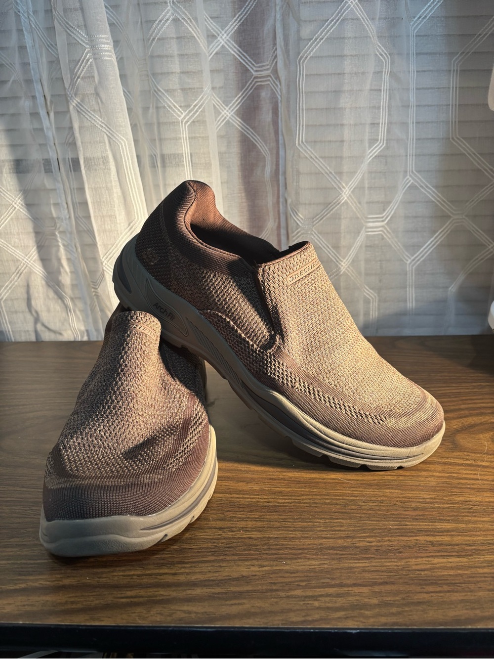 Skechers Size 12 Men's Slip-On Air Cooled Arch Fit Shoes